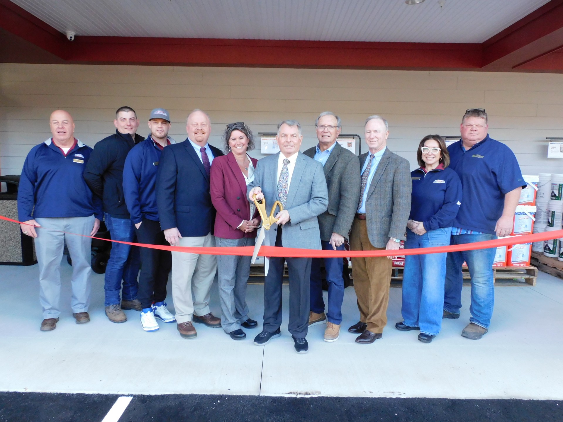 Belletetes ribbon cutting